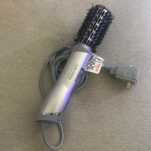 John Frieda Other - Lightly used John Frieda blow dryer brush